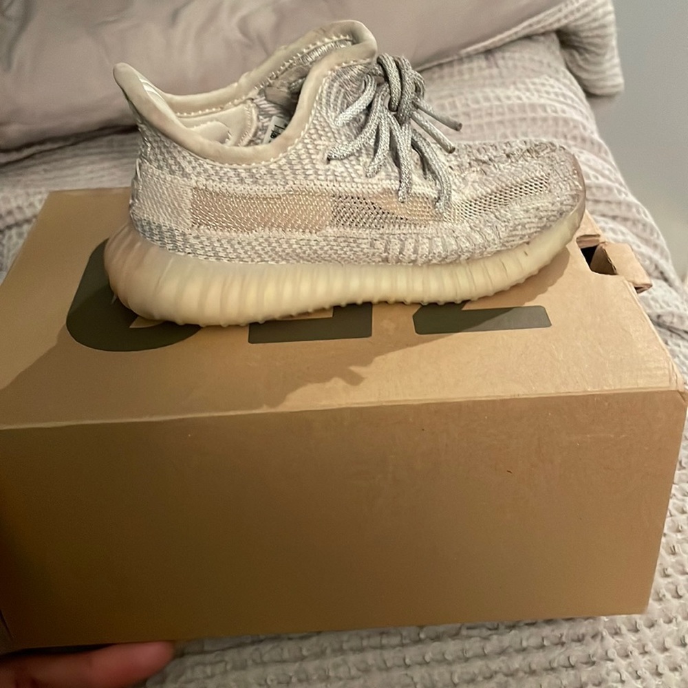 Used Yeezy 350 infant size 8